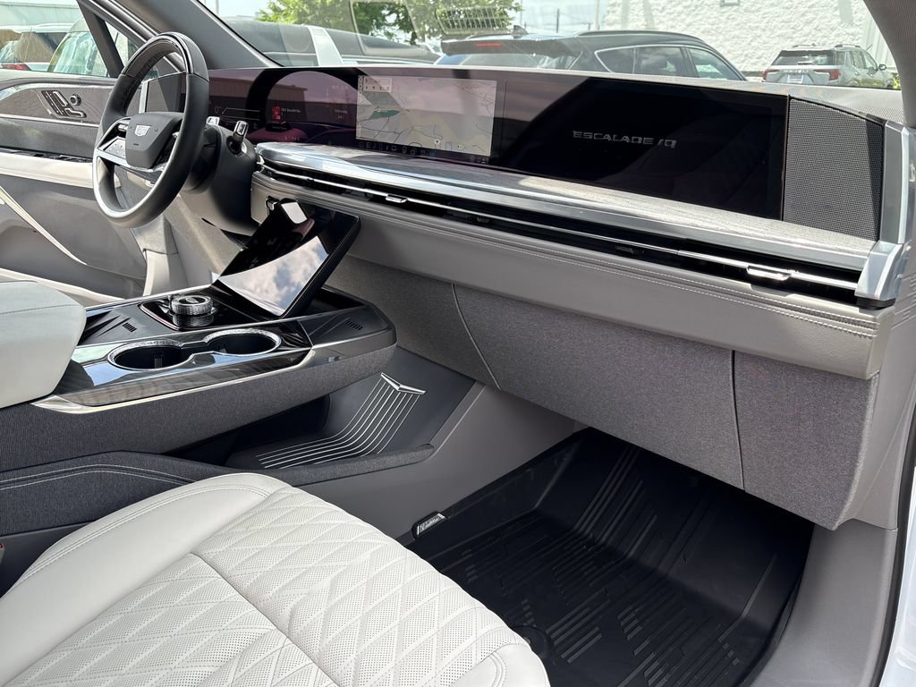 New 2026 Cadillac Escalade IQ Sport 1 w/ LPO, Floor Liner Package AWD/4WD image 62
