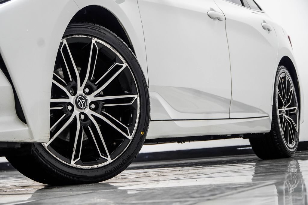 Used 2020 Toyota Avalon Touring w/ All Weather Liner Package FWD image 3