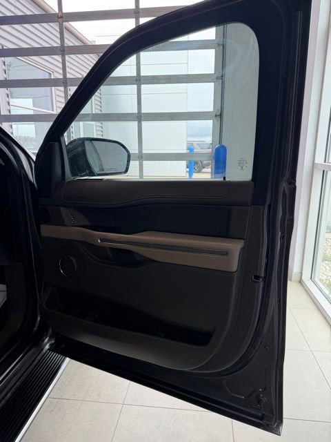 Used 2021 Ford Expedition XLT AWD/4WD image 19