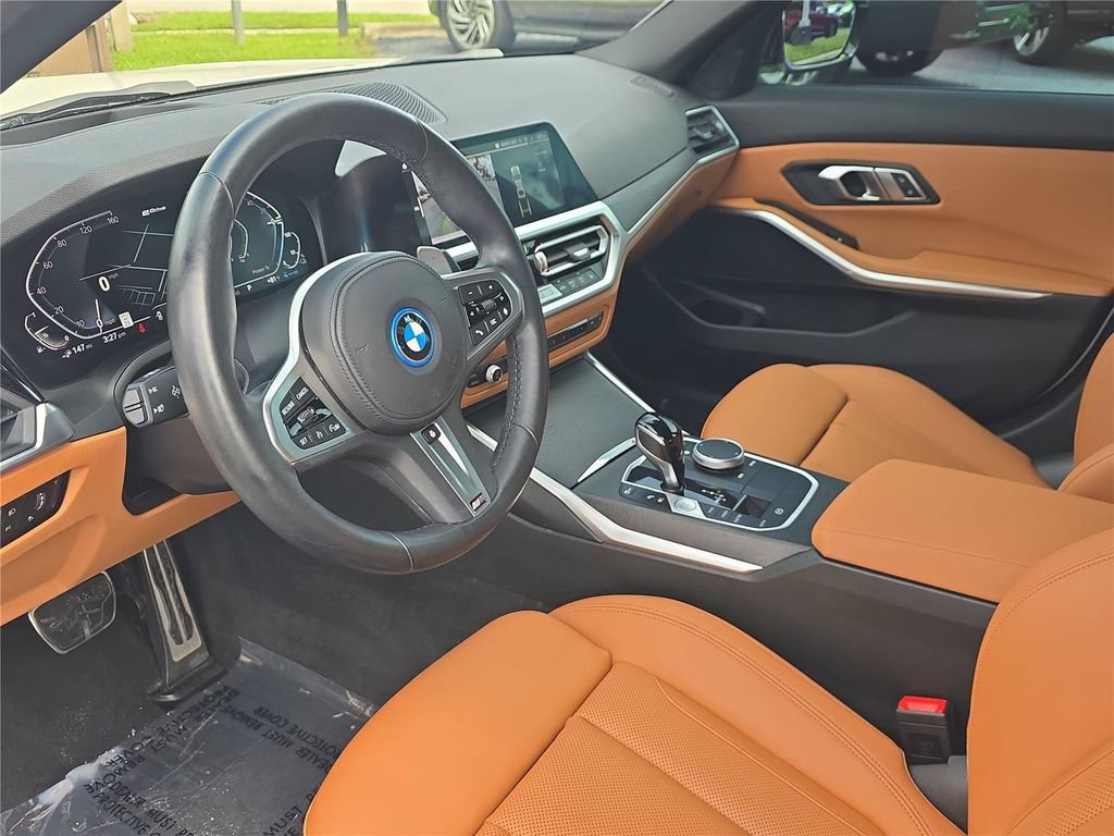 Used 2022 BMW 330e xDrive w/ M Sport Package AWD/4WD image 18