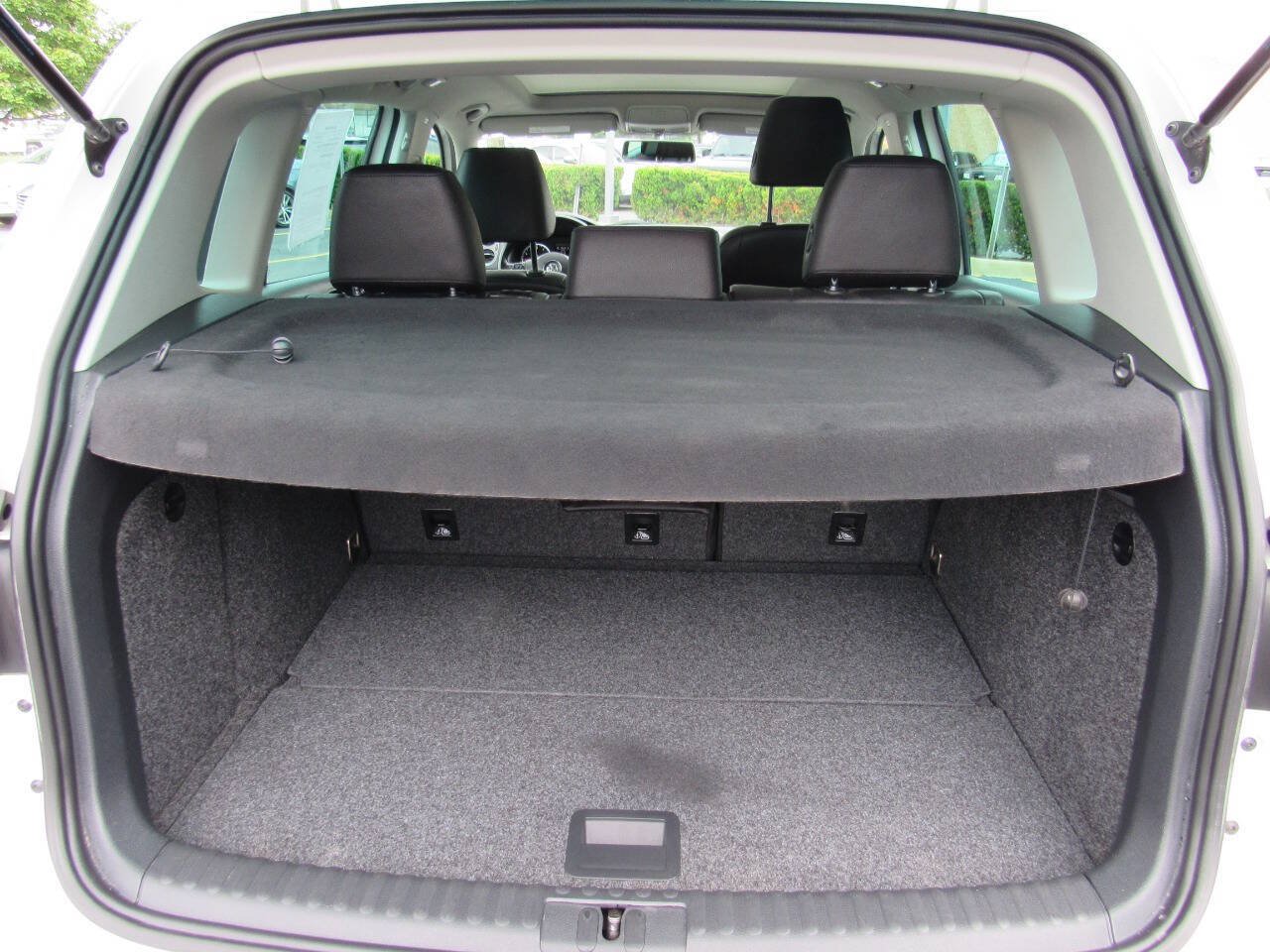 Used 2015 Volkswagen Tiguan SEL AWD/4WD image 24
