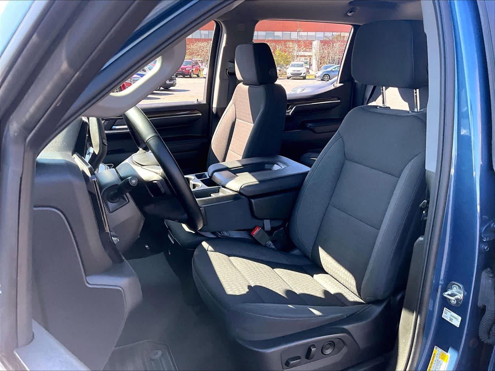 Used 2024 Chevrolet Silverado 1500 LT AWD/4WD image 10