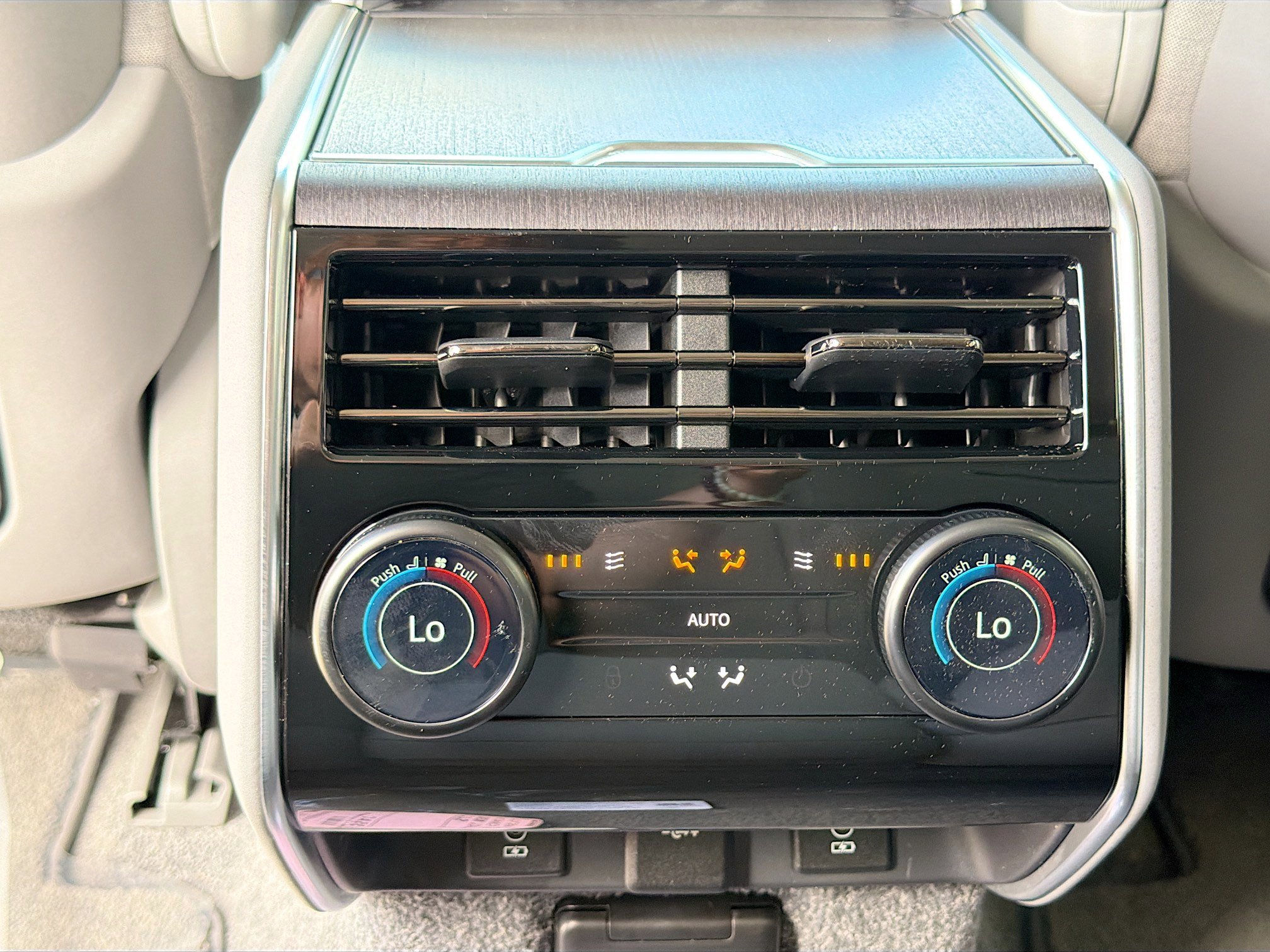 New 2026 Land Rover Range Rover SV image 21