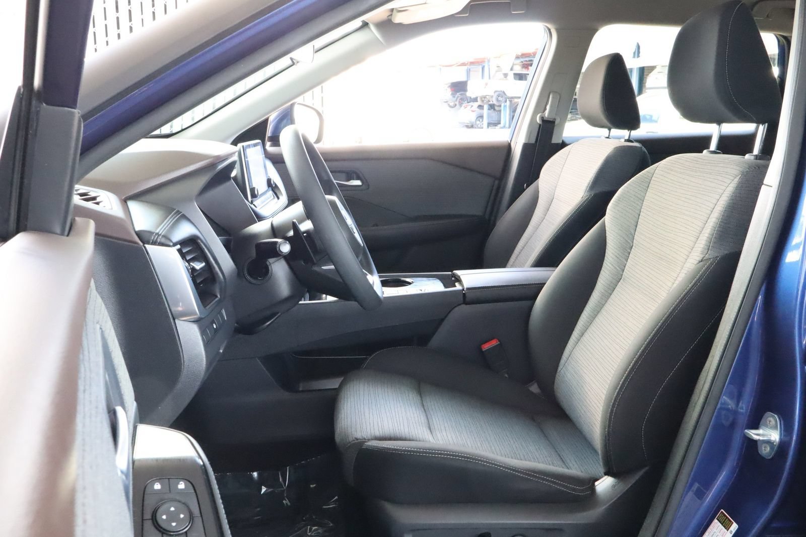 Used 2023 Nissan Rogue SV FWD image 20