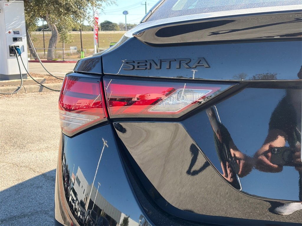 Certified 2025 Nissan Sentra SR w/ SR Premium Package image 5