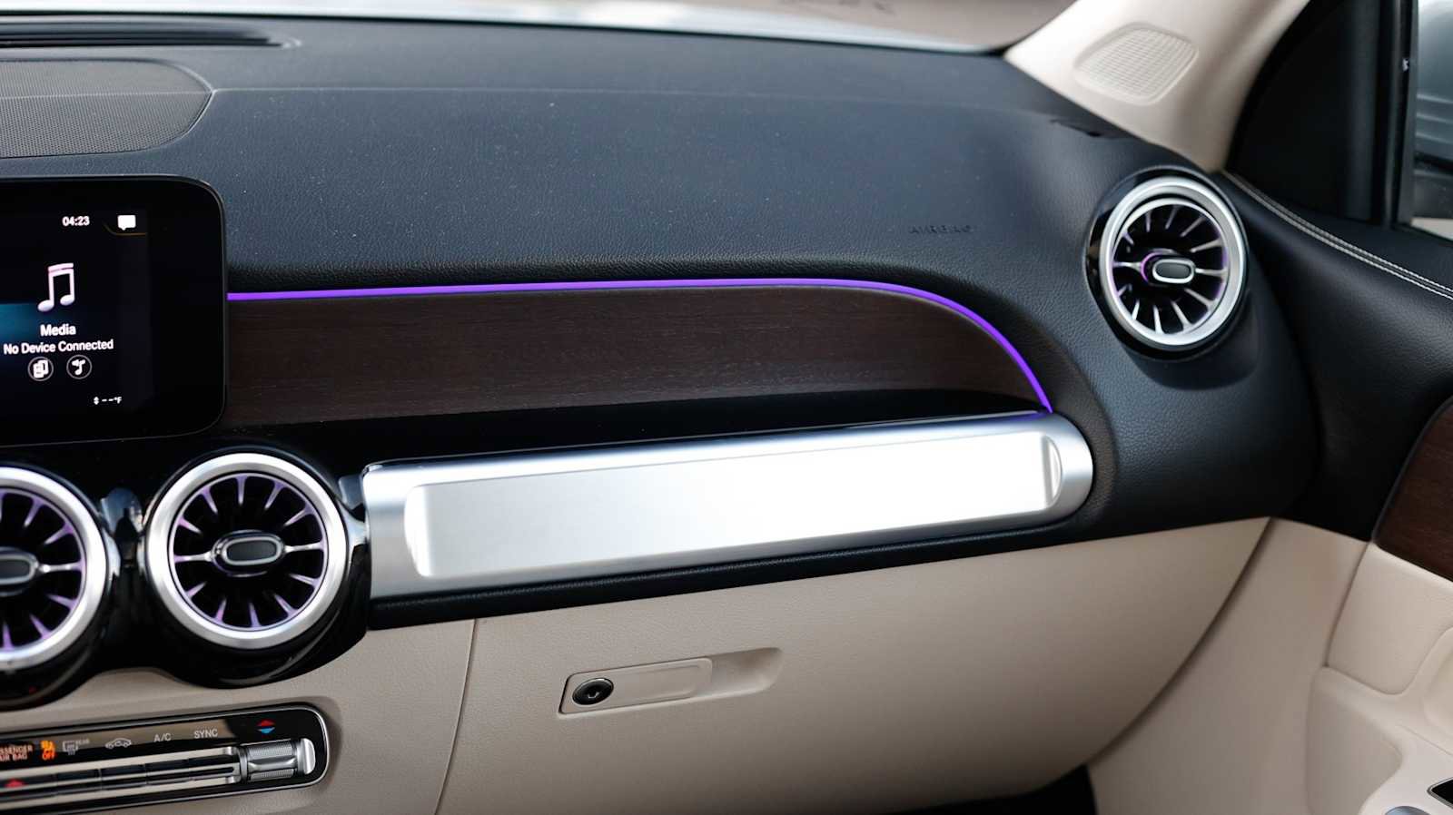 Certified 2023 Mercedes-Benz GLB 250 4MATIC image 25