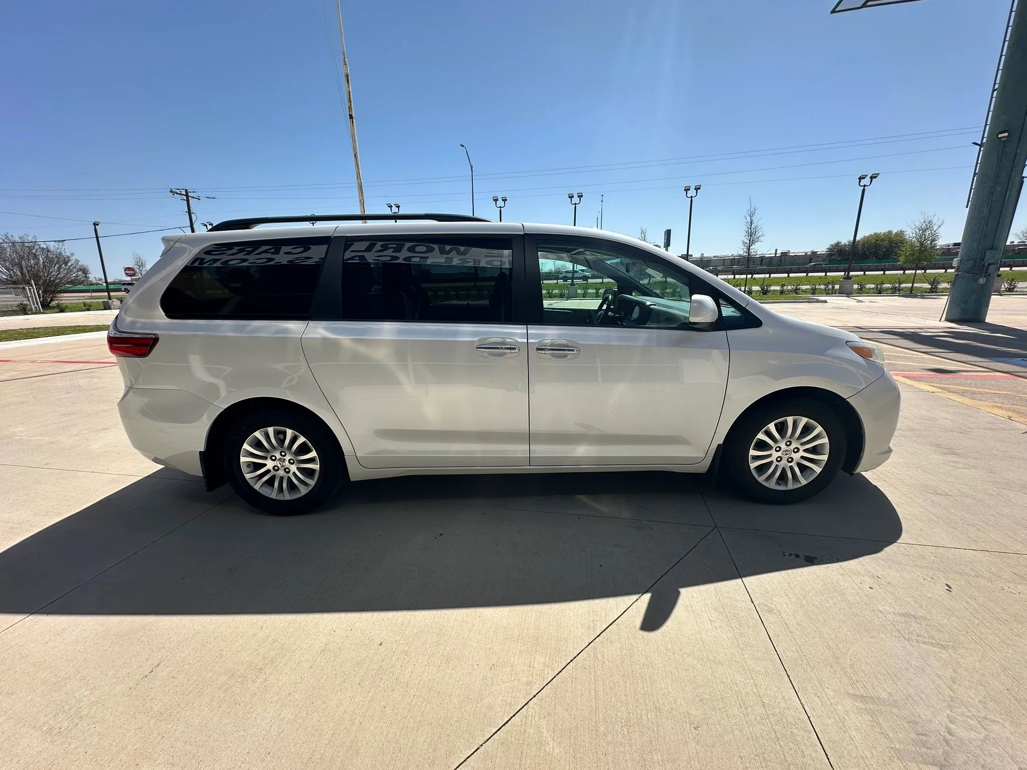 Used 2015 Toyota Sienna XLE image 6