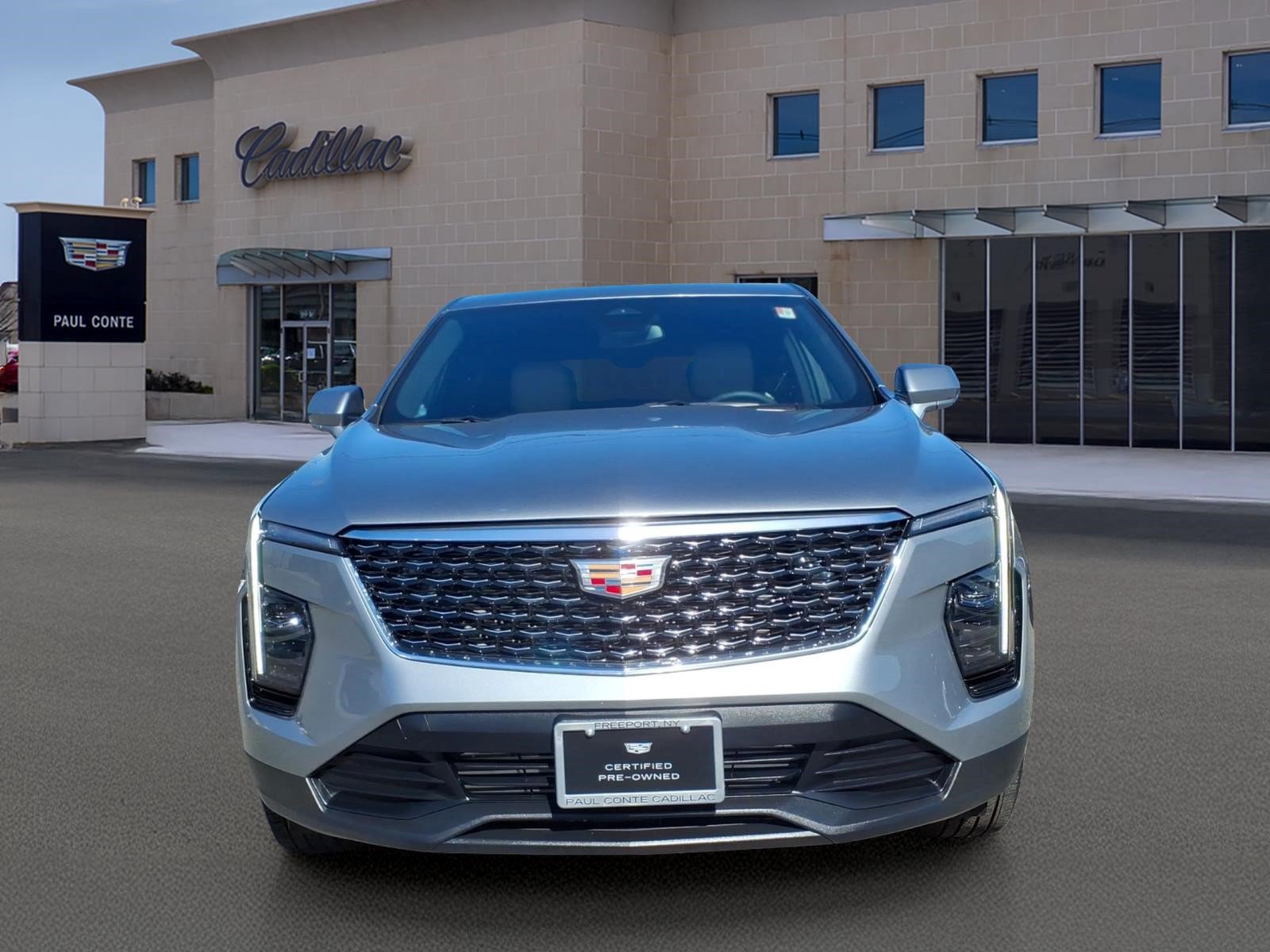 Certified 2024 Cadillac XT4 Luxury w/ Cold Weather Package AWD/4WD image 2