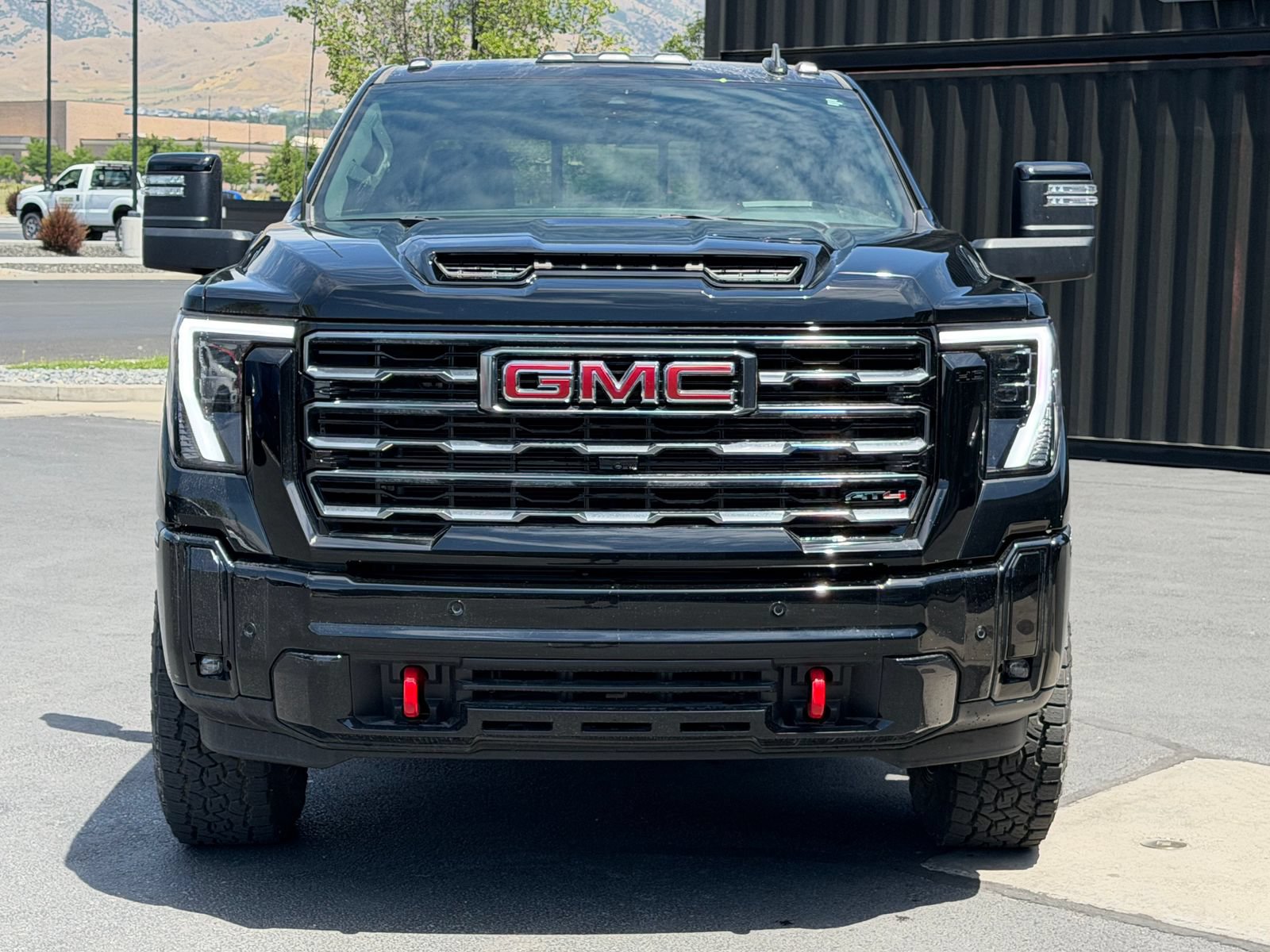 Used 2025 GMC Sierra 3500 AT4 w/ AT4 Premium Plus Package AWD/4WD image 2