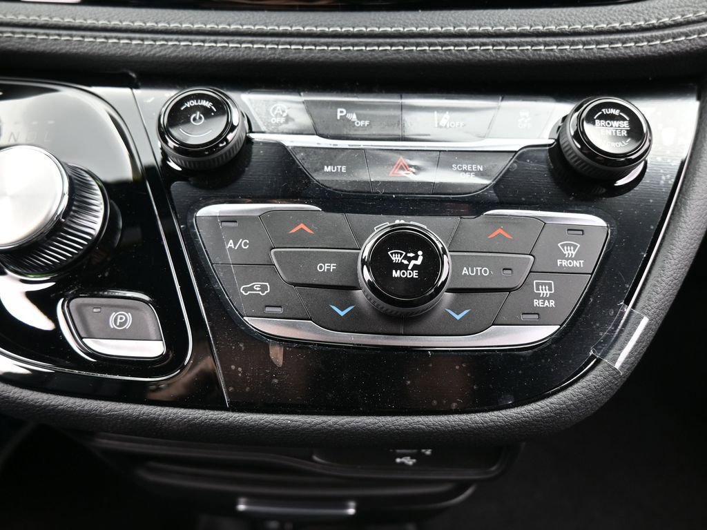 New 2026 Chrysler Pacifica Select FWD image 19