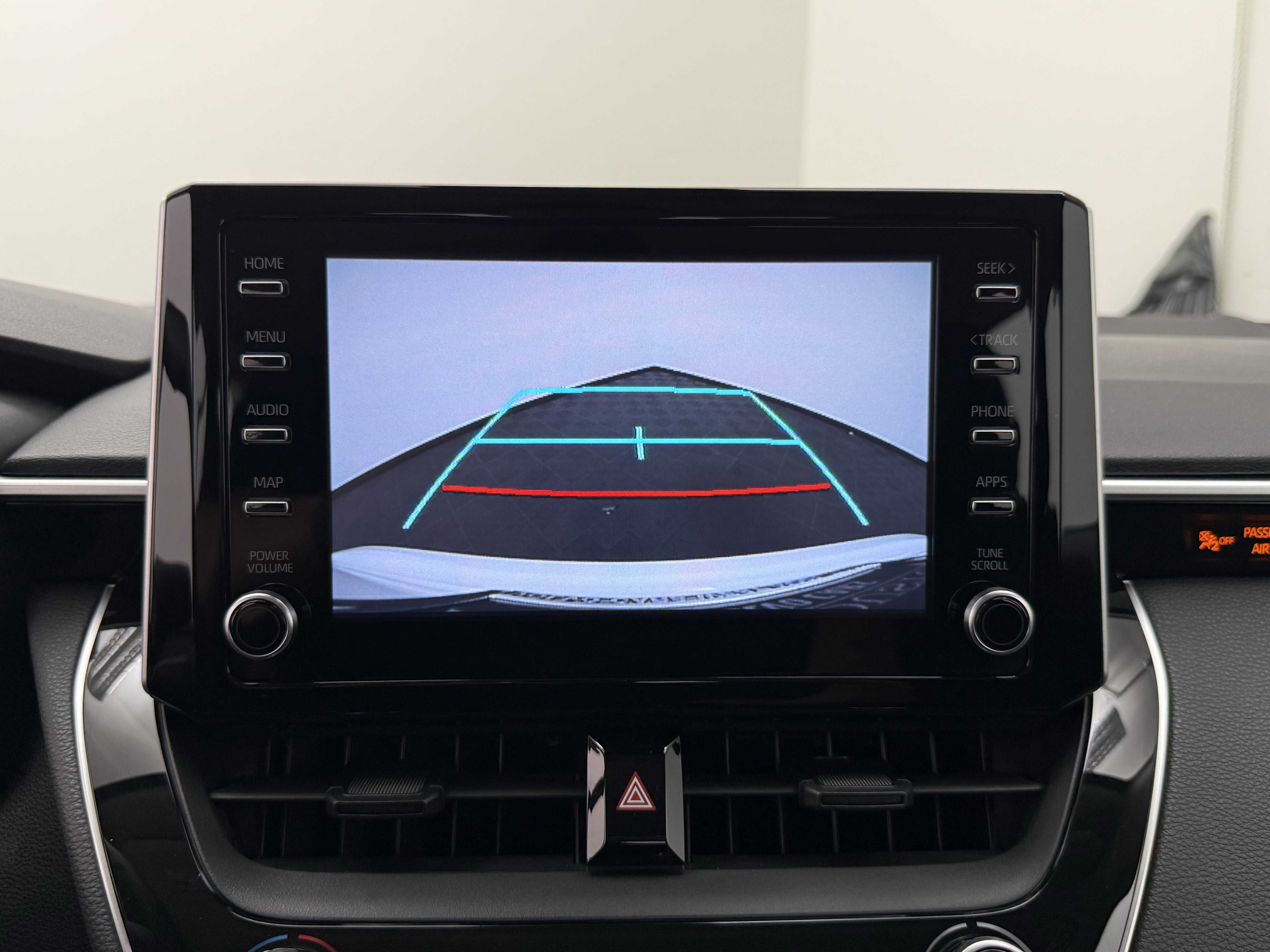 Used 2020 Toyota Corolla LE FWD image 19