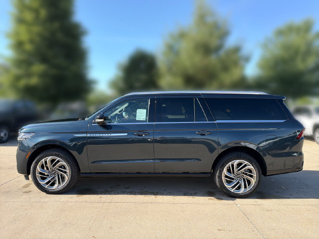 New 2026 Lincoln Navigator L Reserve AWD/4WD image 10