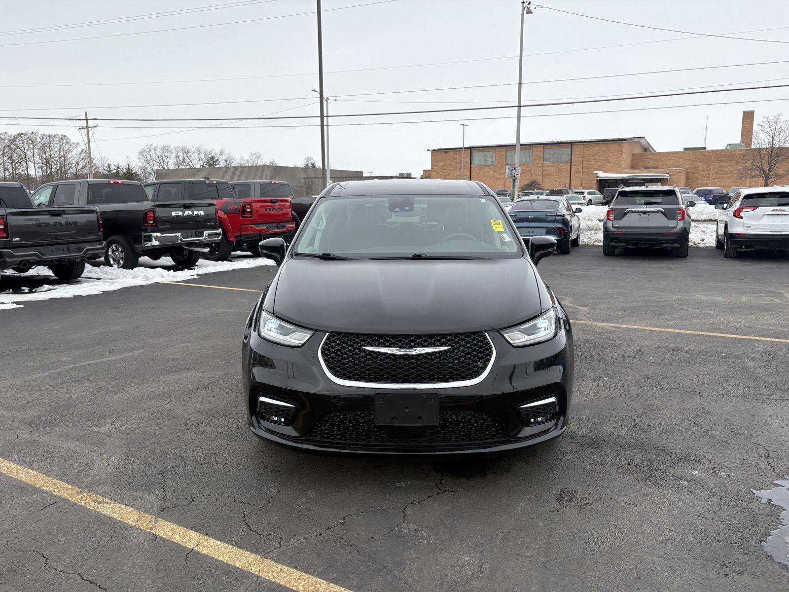 Used 2024 Chrysler Pacifica Touring-L image 19