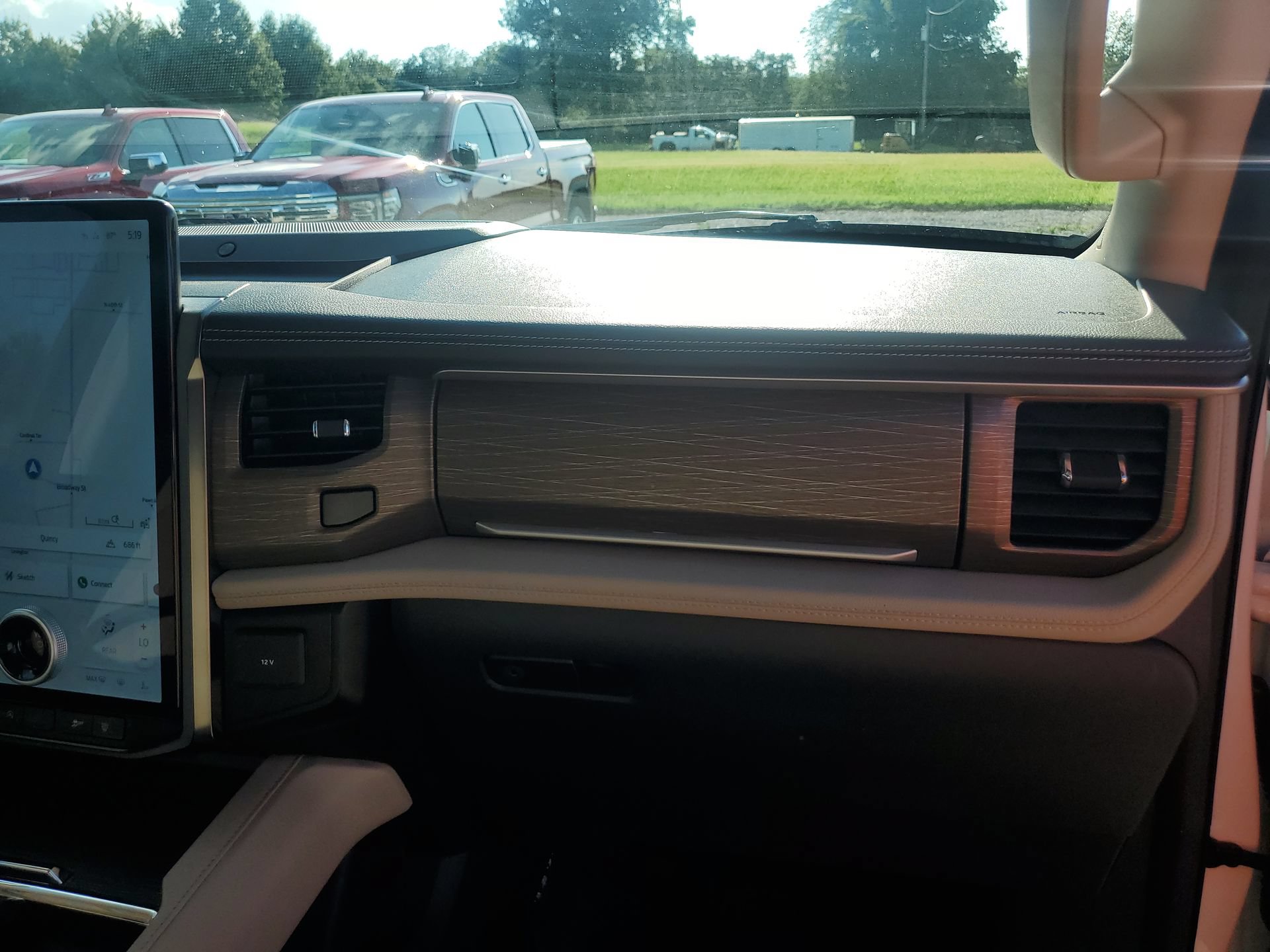 Used 2024 Ford Expedition Limited AWD/4WD image 36