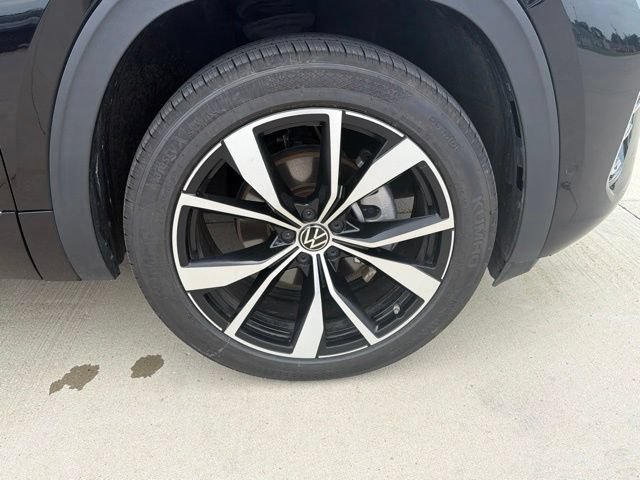 Used 2024 Volkswagen Atlas SEL Premium R-Line AWD/4WD image 34