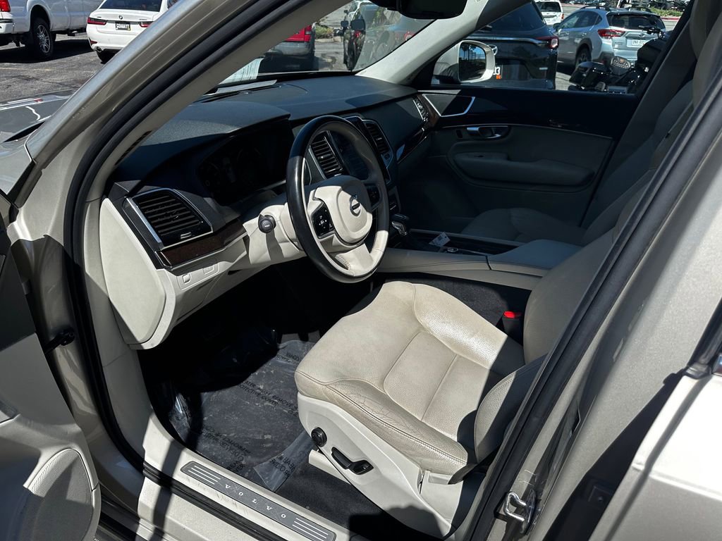Used 2016 Volvo XC90 T6 Momentum w/ Momentum Plus Package image 10