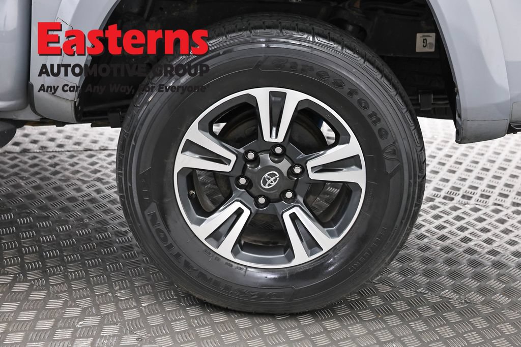 Used 2018 Toyota Tacoma TRD Sport AWD/4WD image 36