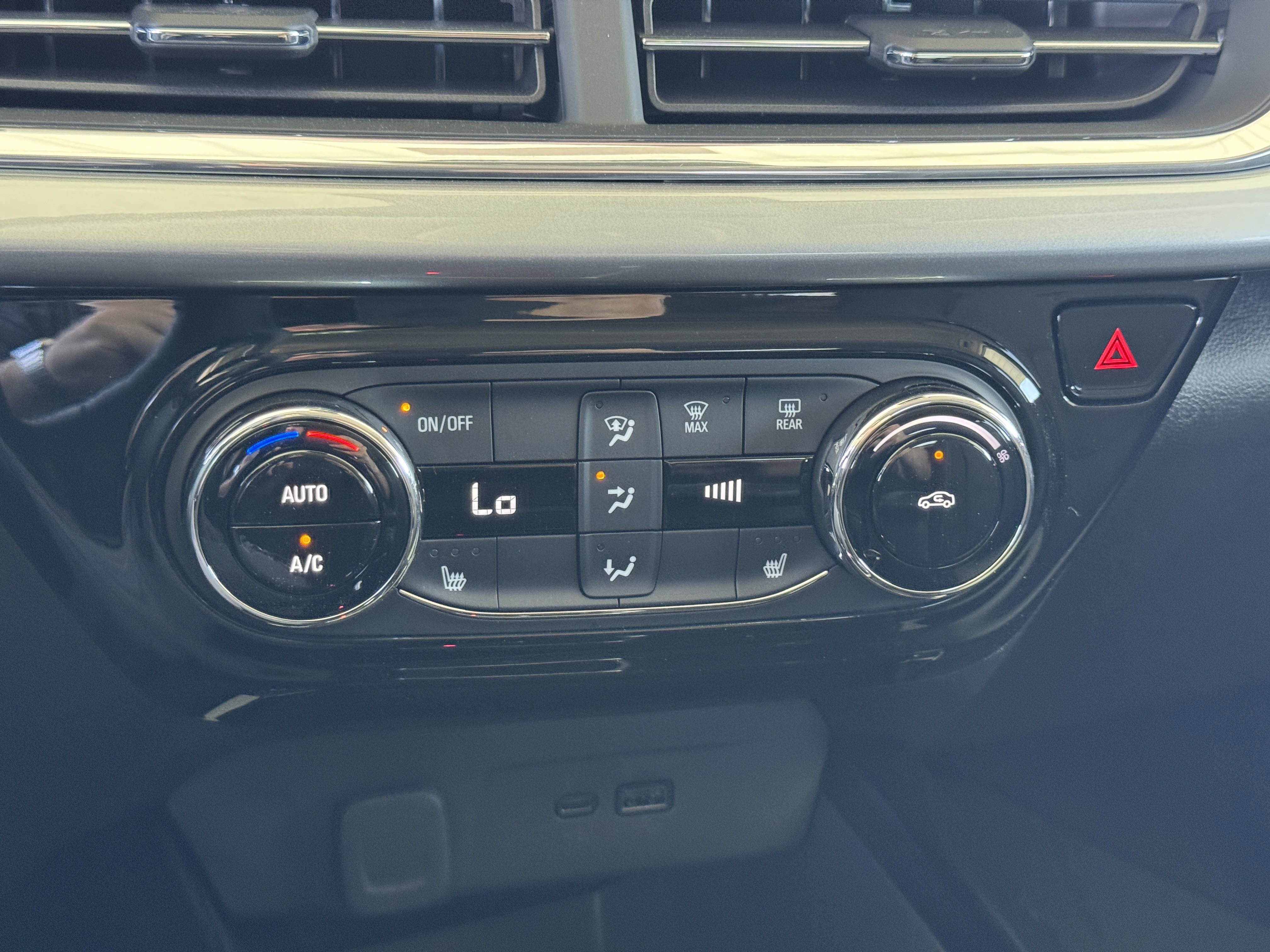 New 2025 Chevrolet Trax LT w/ LT Convenience Package image 20