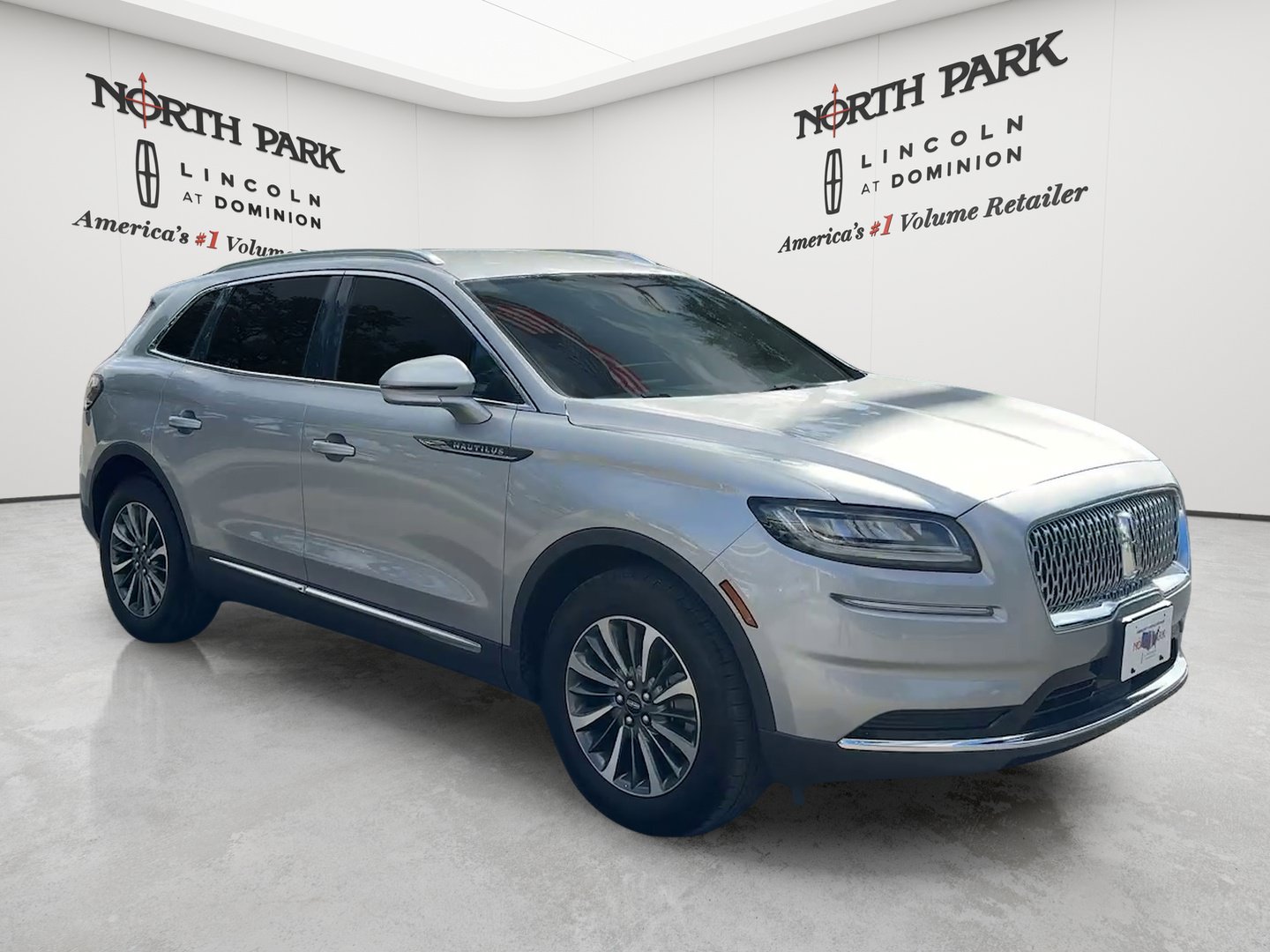 Used 2023 Lincoln Nautilus FWD w/ Premium Package image 7