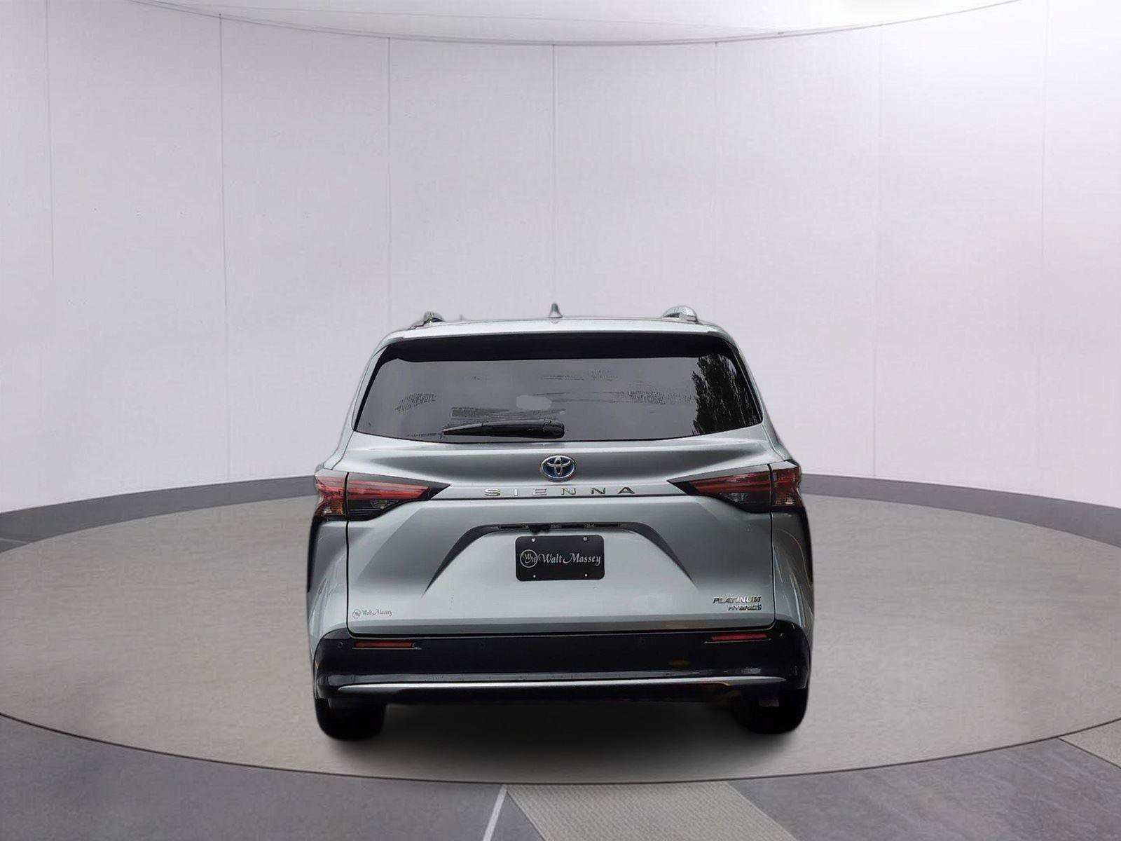 Used 2021 Toyota Sienna Platinum FWD image 4