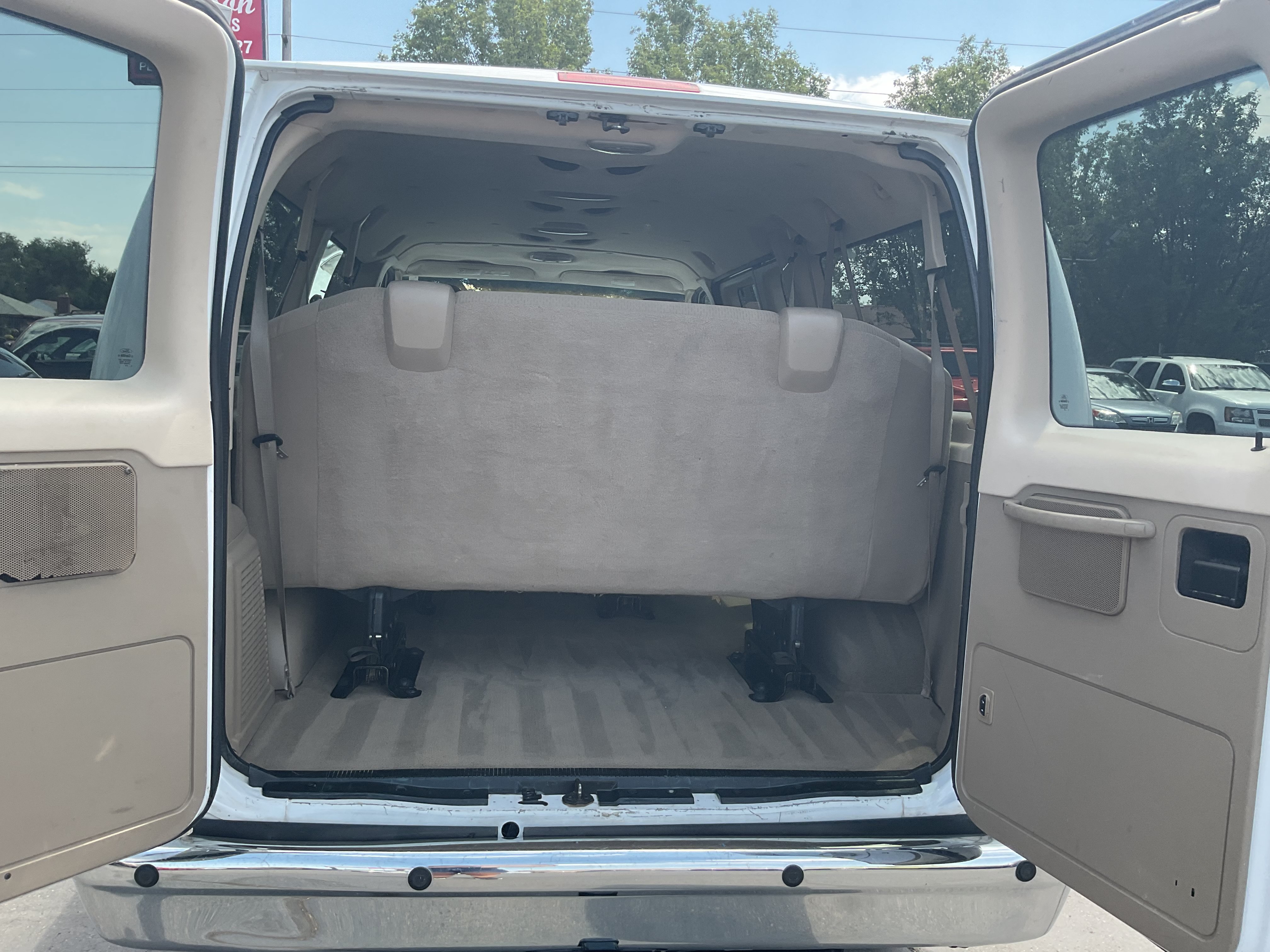 Used 2009 Ford E-350 and Econoline 350 XLT RWD image 11