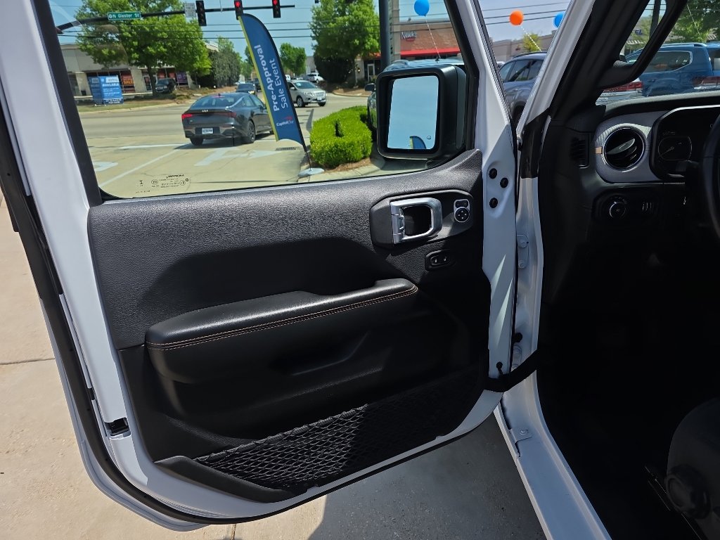 Used 2024 Jeep Wrangler Sahara AWD/4WD image 9