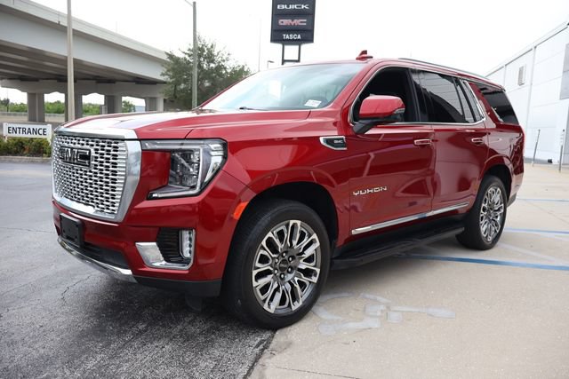 Used 2023 GMC Yukon SLT w/ SLT Premium Package AWD/4WD image 3