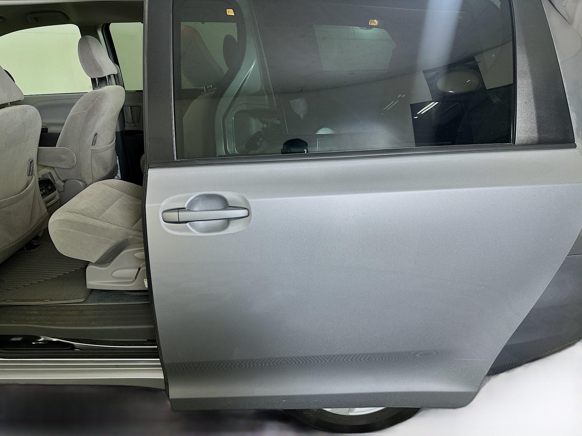 Used 2018 Toyota Sienna LE FWD image 26