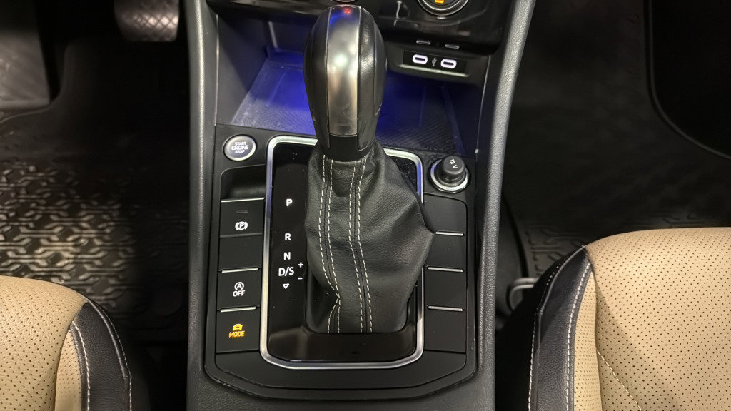 Certified 2021 Volkswagen Jetta SEL Premium image 36