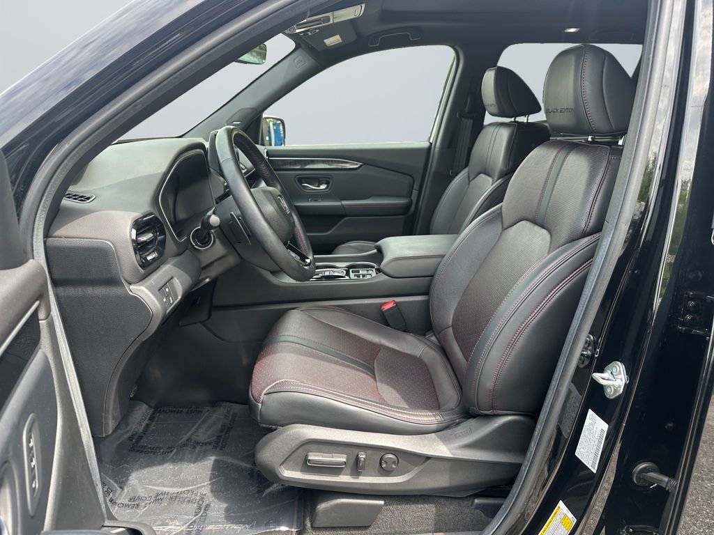 Used 2025 Honda Pilot Black Edition image 9
