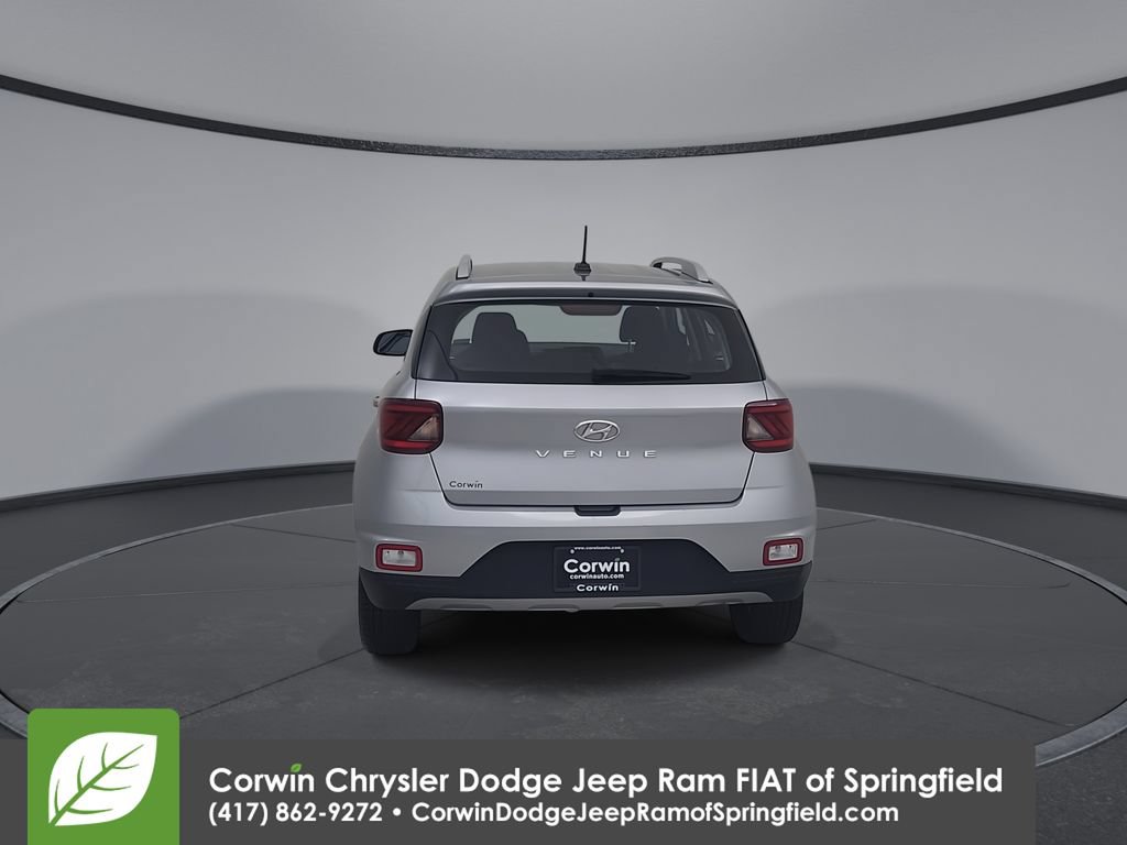 Used 2025 Hyundai Venue SEL FWD image 13