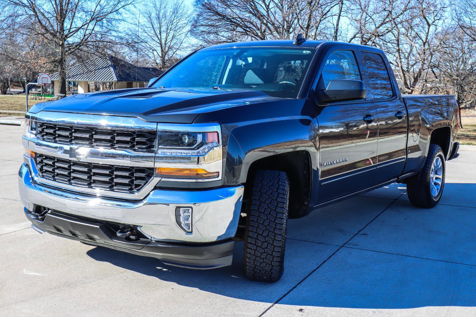 Used 2019 Chevrolet Silverado 1500 LT w/ All Star Edition AWD/4WD image 3