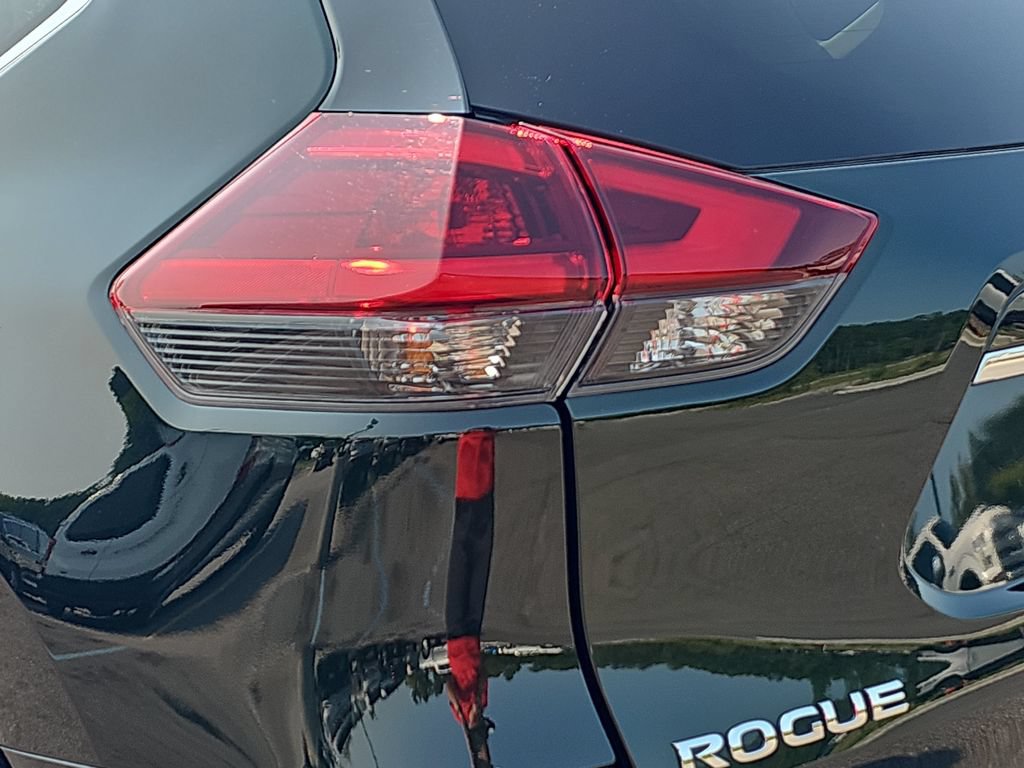 Used 2020 Nissan Rogue SL FWD image 34