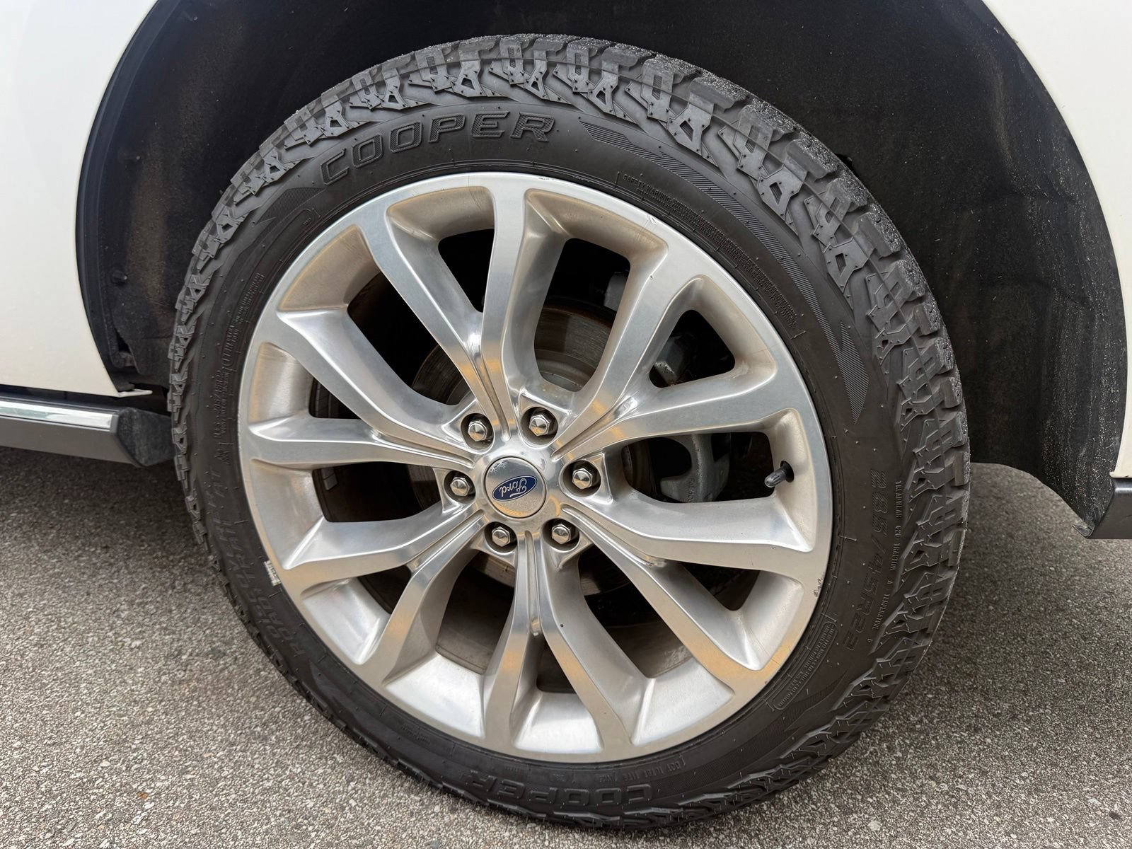 Used 2019 Ford Expedition Limited w/ Equipment Group 302A AWD/4WD image 8