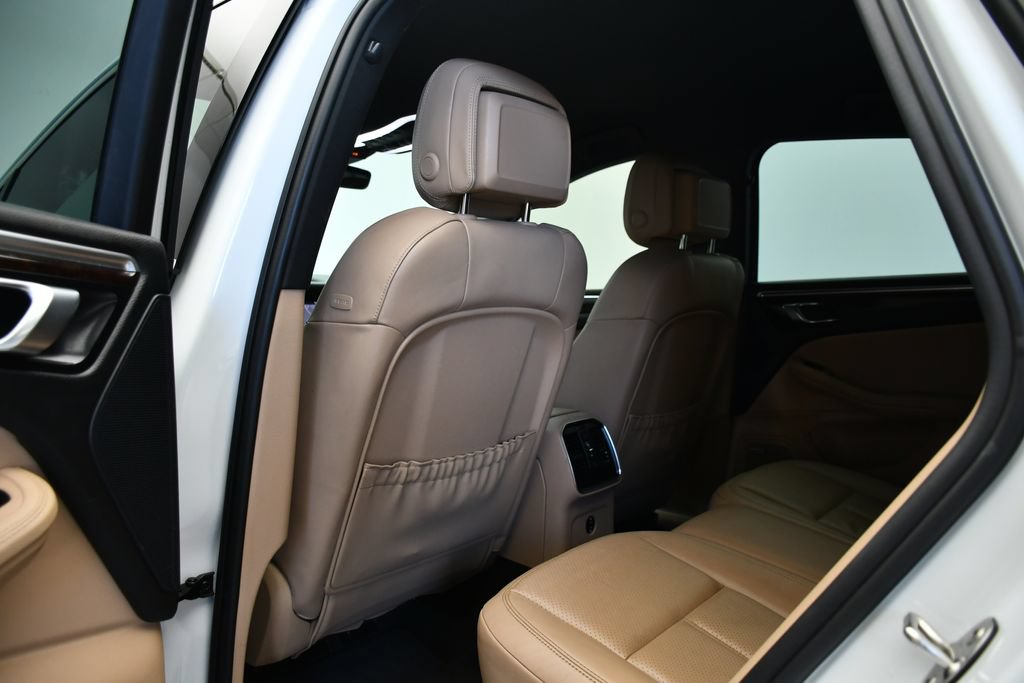 Certified 2023 Porsche Macan S AWD/4WD image 38