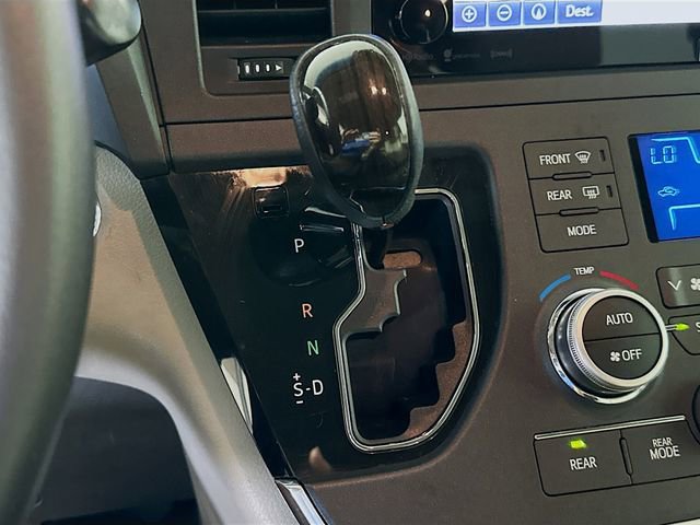 Used 2017 Toyota Sienna XLE w/ XLE Navigation Package image 20