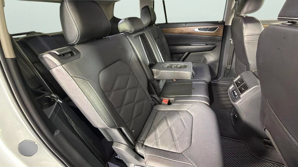 Used 2024 Volkswagen Atlas SE FWD image 31