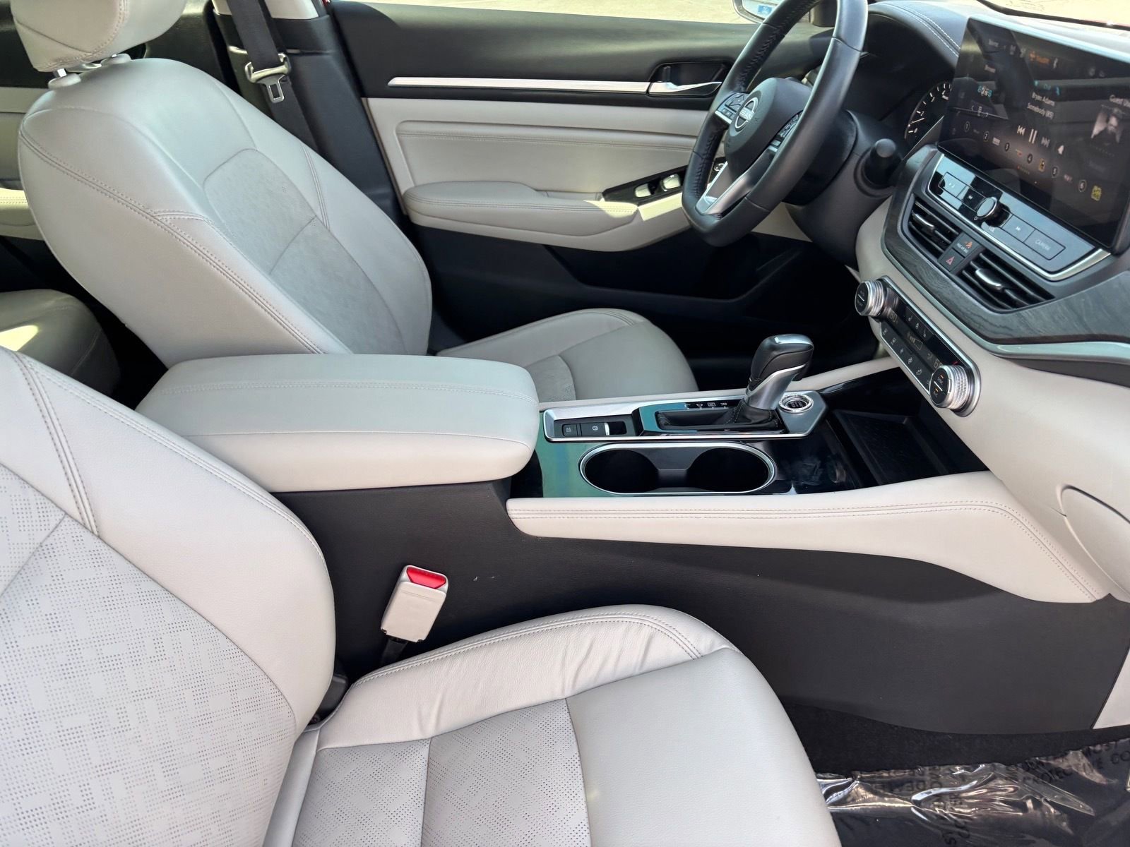 Used 2023 Nissan Altima 2.5 SL image 14