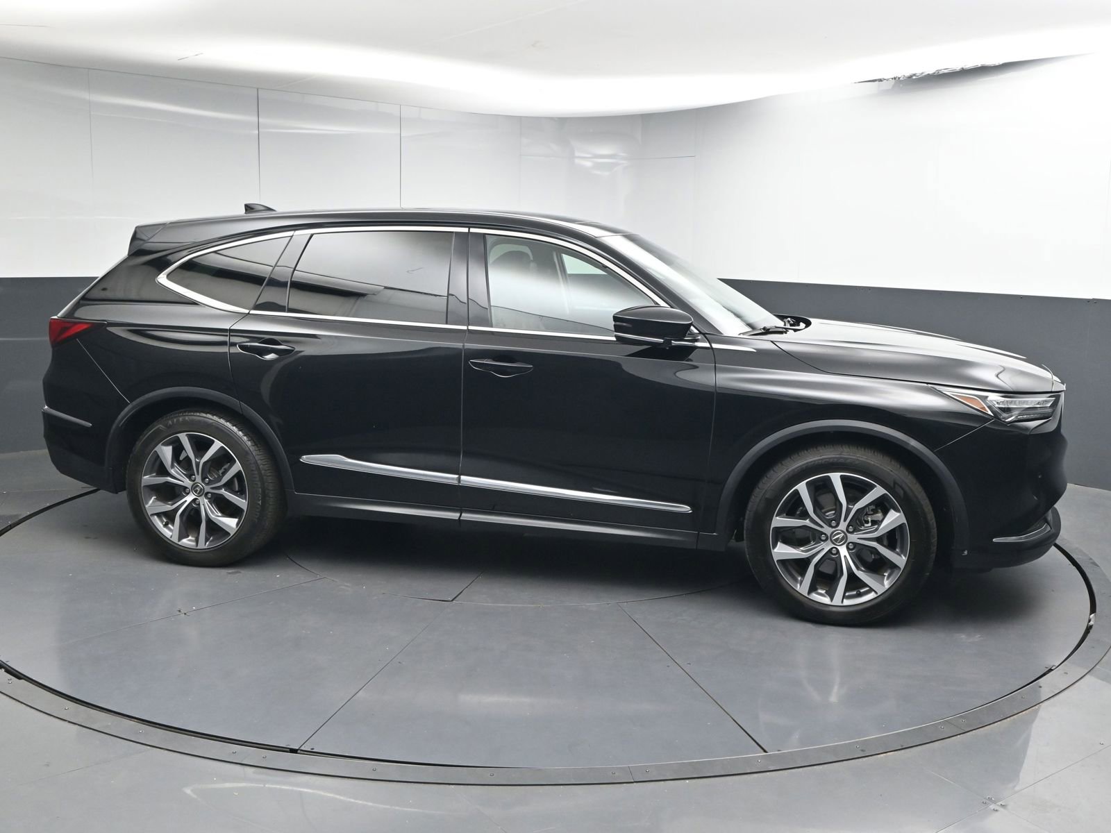 Used 2023 Acura MDX FWD w/ Technology Package image 4