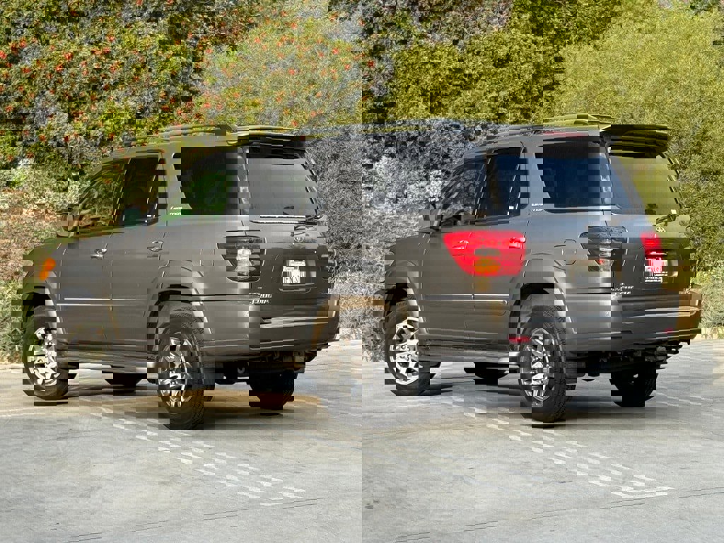 Used 2004 Toyota Sequoia Limited image 2