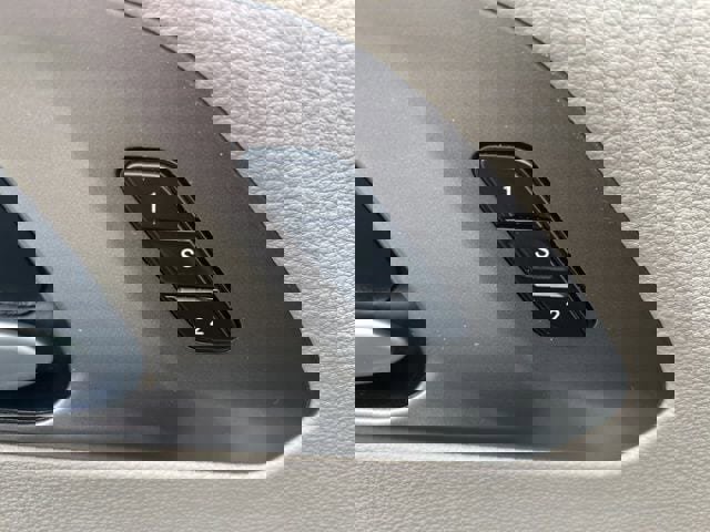 Used 2024 Chrysler Pacifica Touring-L image 18