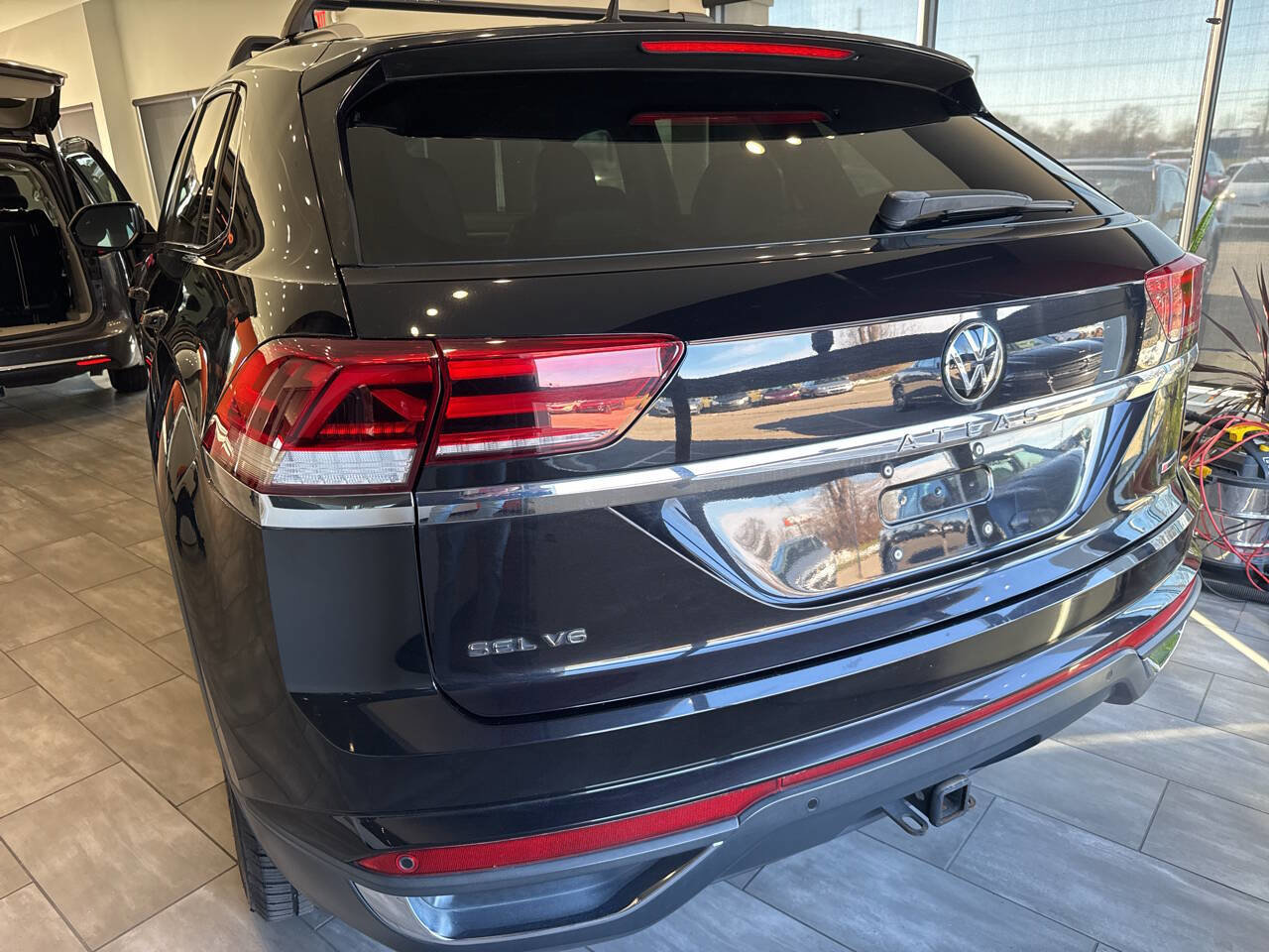Used 2020 Volkswagen Atlas Cross Sport SEL AWD/4WD image 39