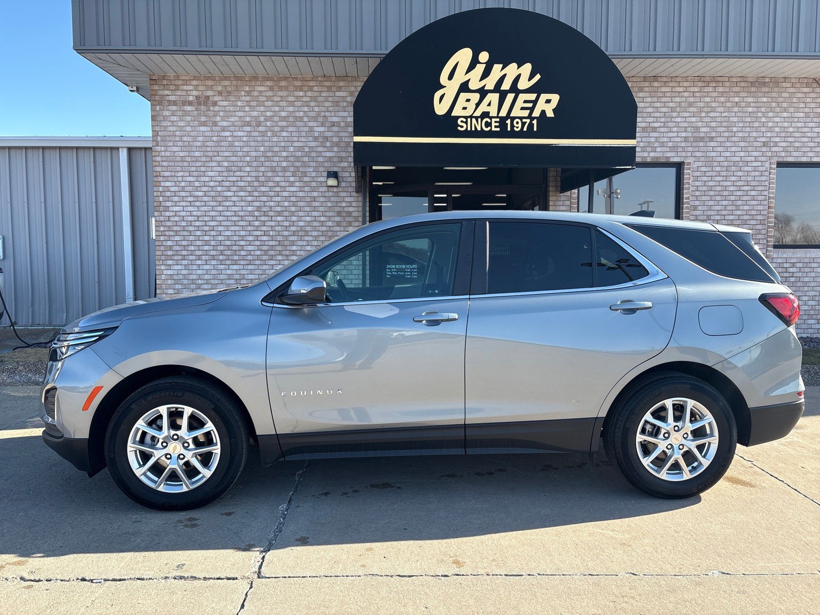 Used 2024 Chevrolet Equinox LT image 2