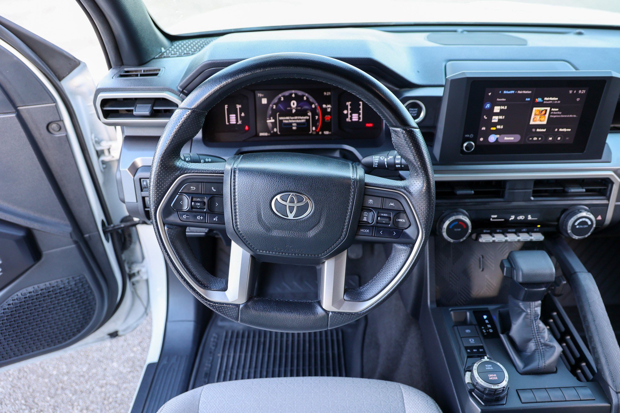 Certified 2025 Toyota 4Runner SR5 AWD/4WD image 46
