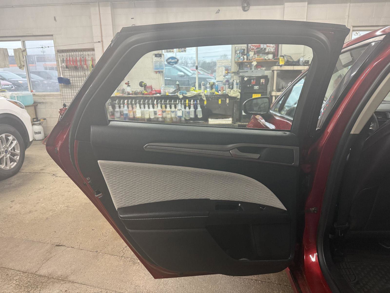 Used 2020 Ford Fusion SE w/ Equipment Group 151A image 20