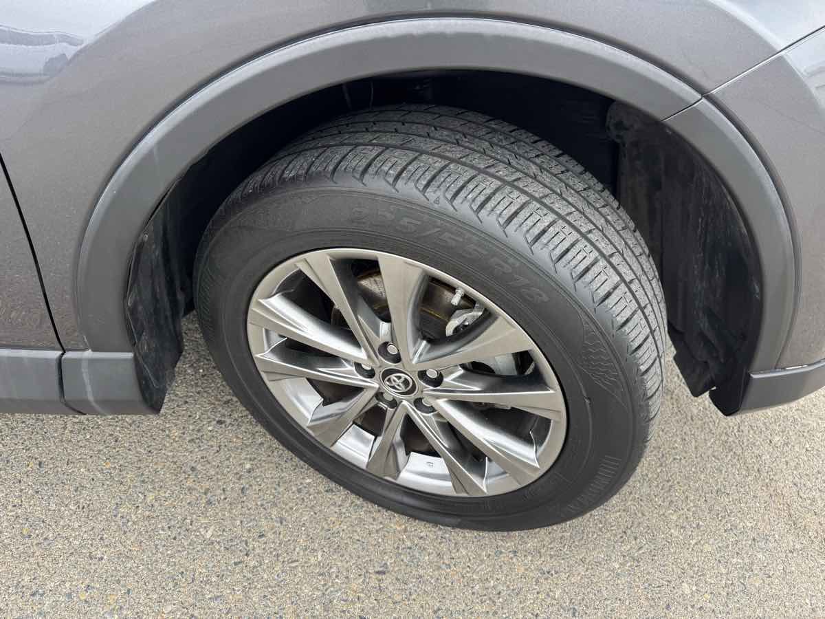 Used 2017 Toyota RAV4 Limited w/ Advanced Technology Package AWD/4WD image 41