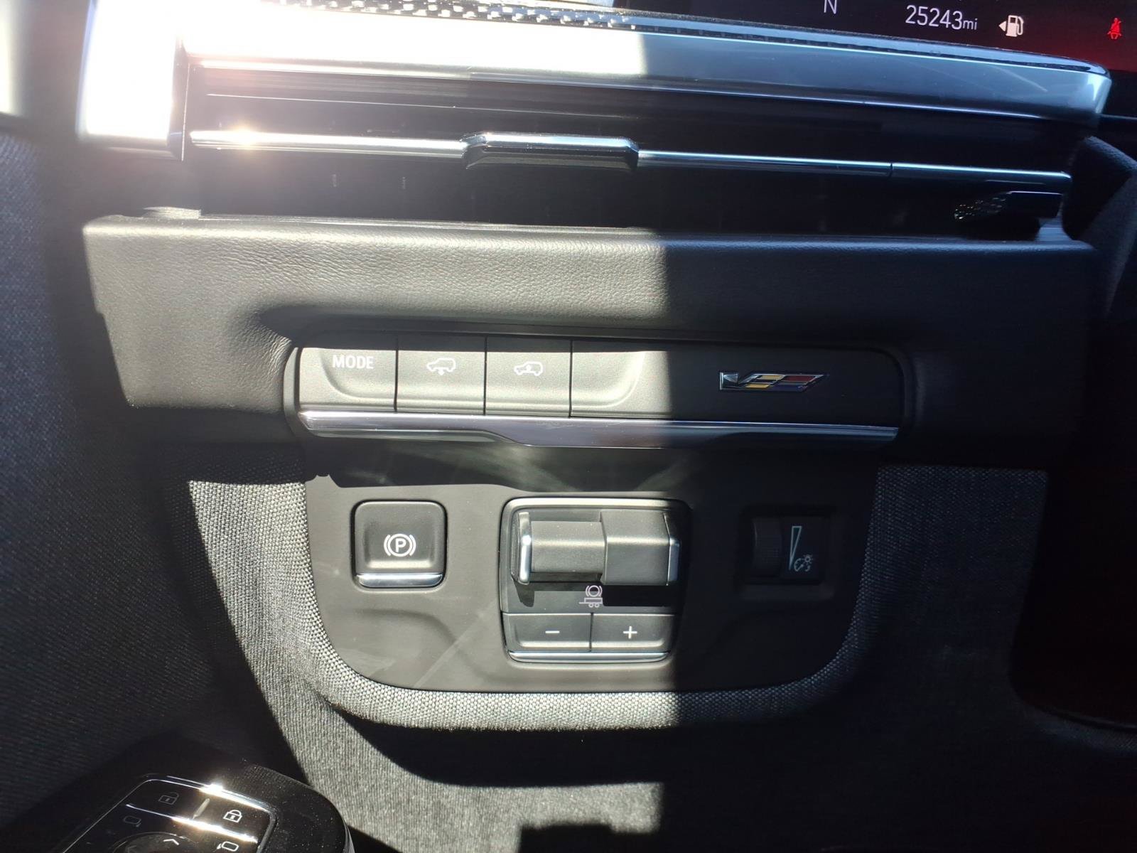 Used 2025 Cadillac Escalade V w/ LPO, ONYX Package AWD/4WD image 28