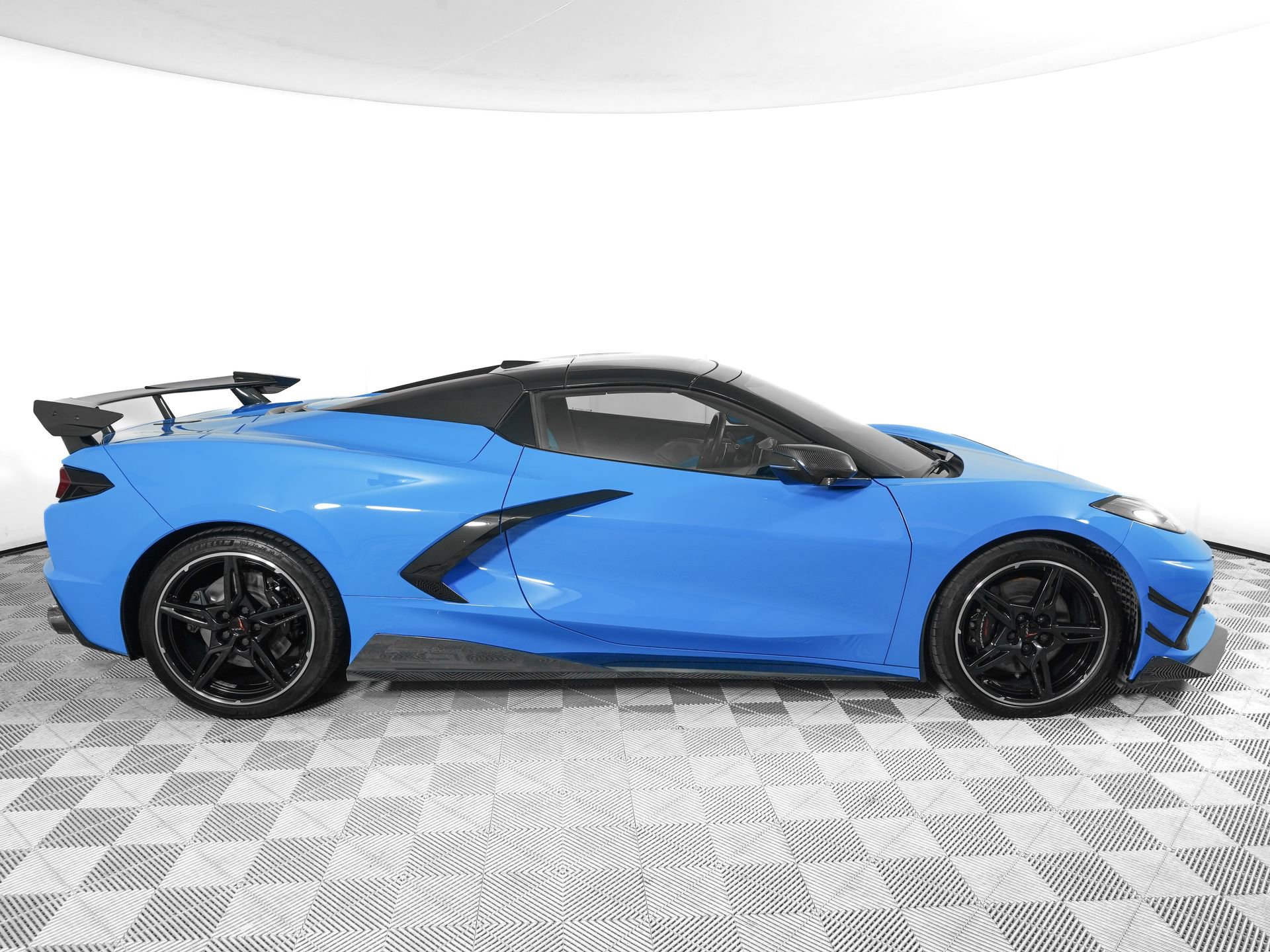 Used 2022 Chevrolet Corvette Stingray Premium Conv w/ Z51 Performance Package RWD image 5