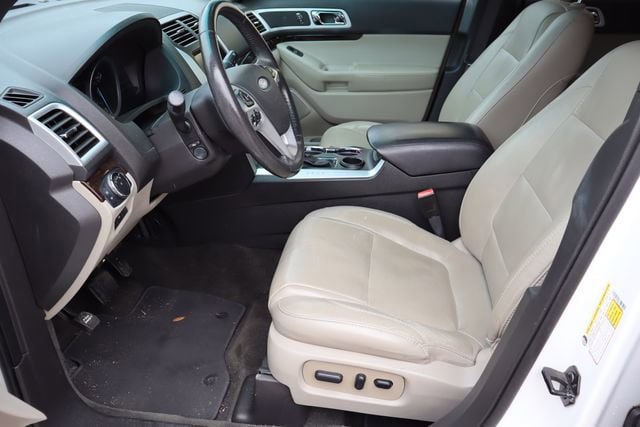 Used 2015 Ford Explorer Limited w/ Equipment Group 301A FWD image 16