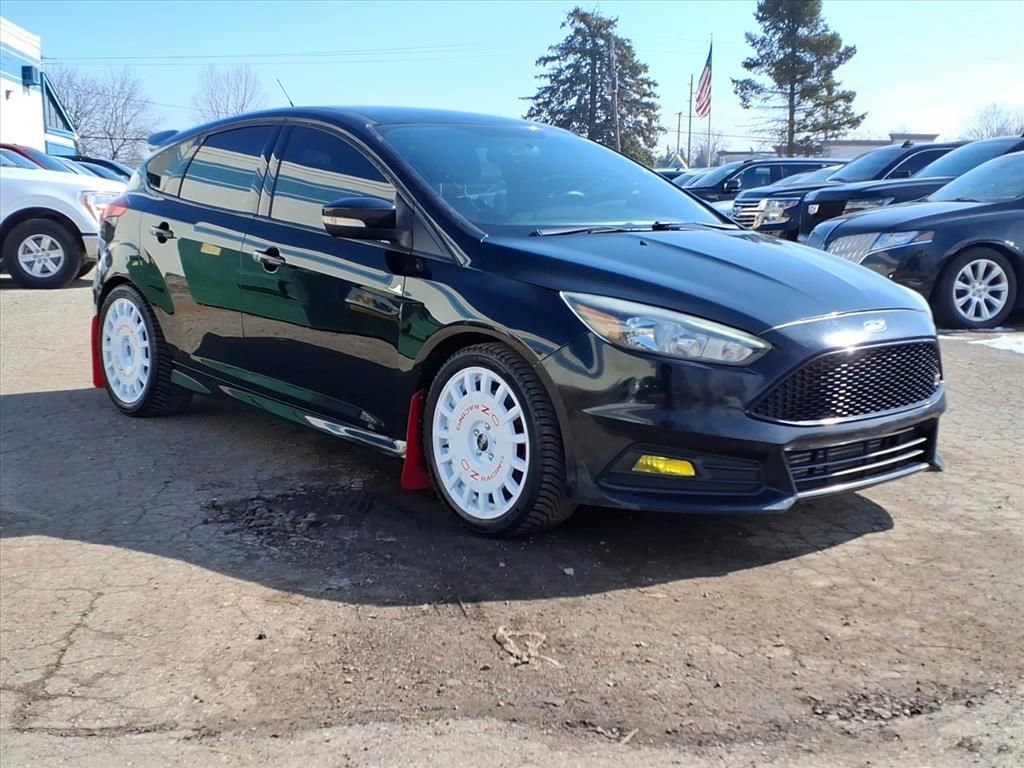 Used 2017 Ford Focus ST image 4